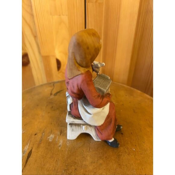 Vtg Grandma Flambro Figurine Lady with Bird Box on Bench Approx 5.5" (5555) - Picture 4 of 6
